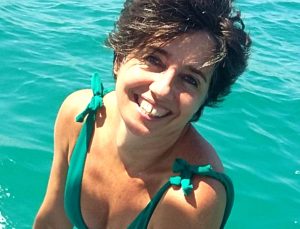 hostess grecia in vela