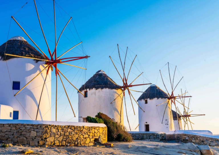 MINI-GUIDA VACANZE IN GRECIA. ALCUNI SPUNTI PER ISPIRARTI. 1 Vacanze In Grecia. I mulini Classici